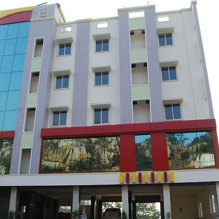 Hotel Ksr Grand Калахасти Экстерьер фото