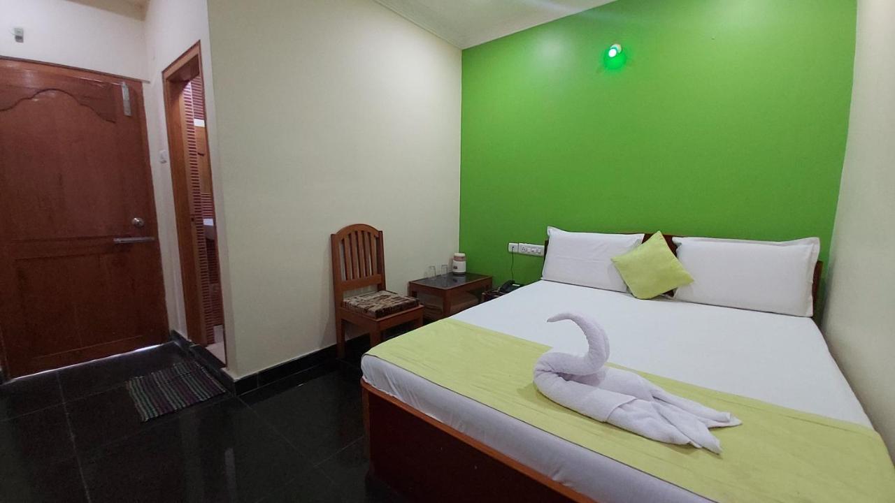 Hotel Ksr Grand Калахасти Экстерьер фото