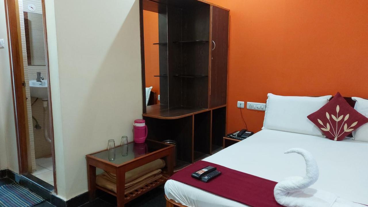 Hotel Ksr Grand Калахасти Экстерьер фото