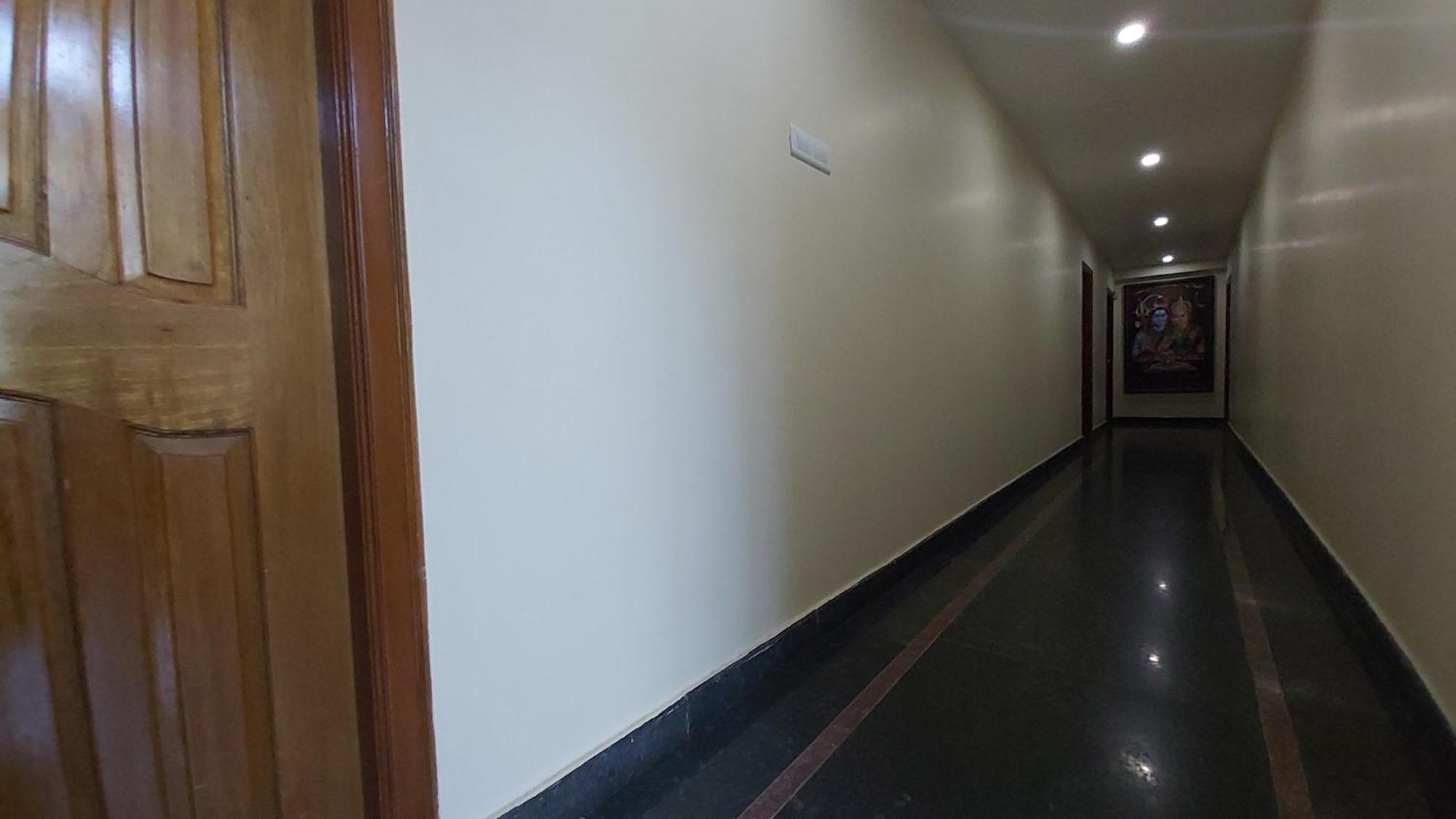 Hotel Ksr Grand Калахасти Экстерьер фото